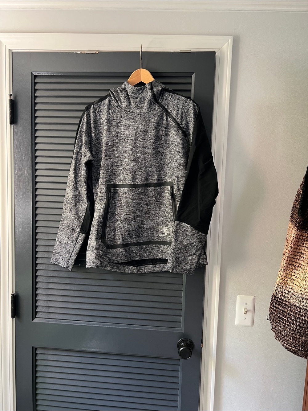 Reebok Women's Gray and Black Sweater